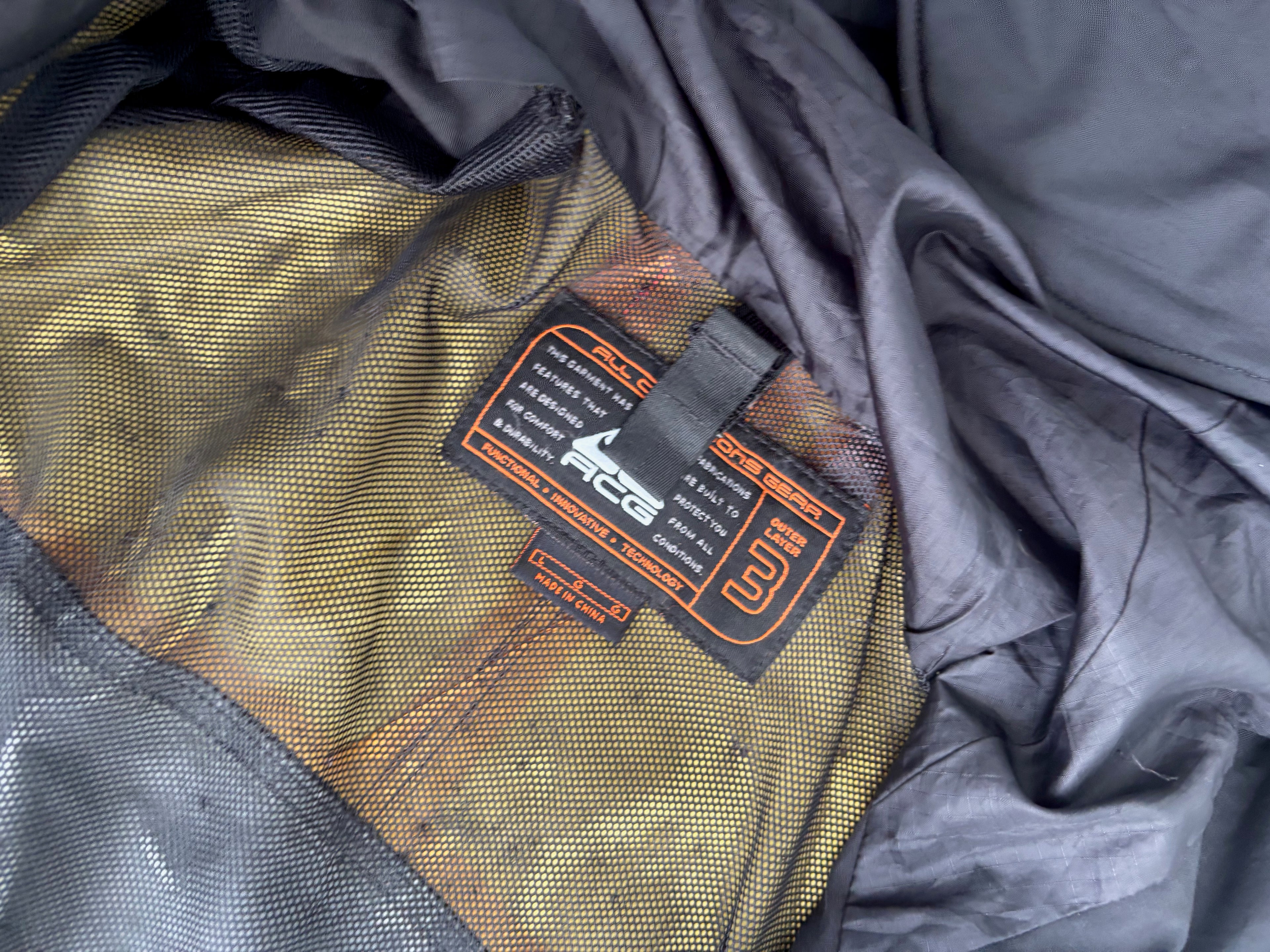 Vintage Nike ACG windbreaker jacket. Size XL–2XL.