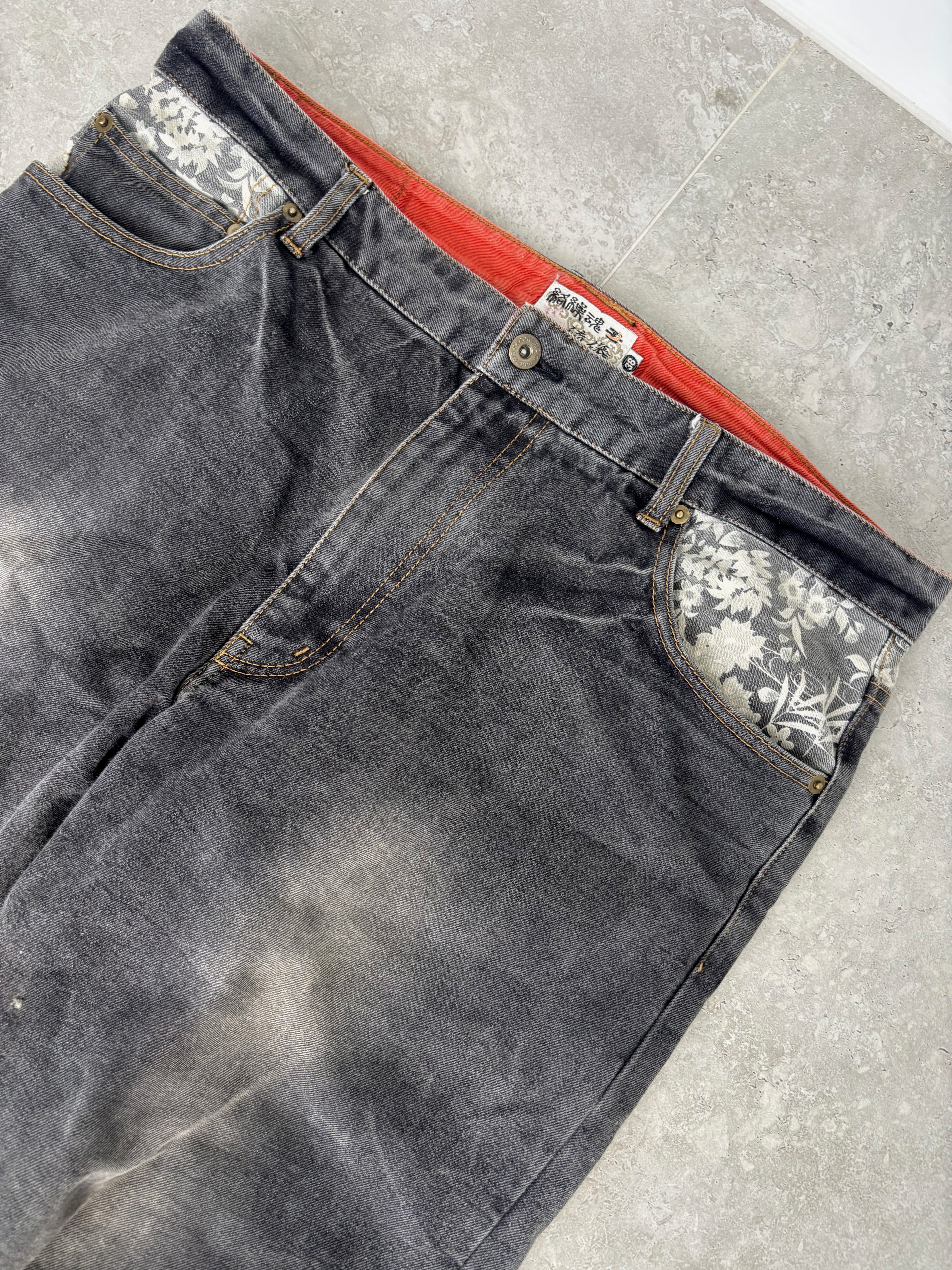 Karakuri Tamashii Koi 5 Pocket embroidery. Size 36–38.