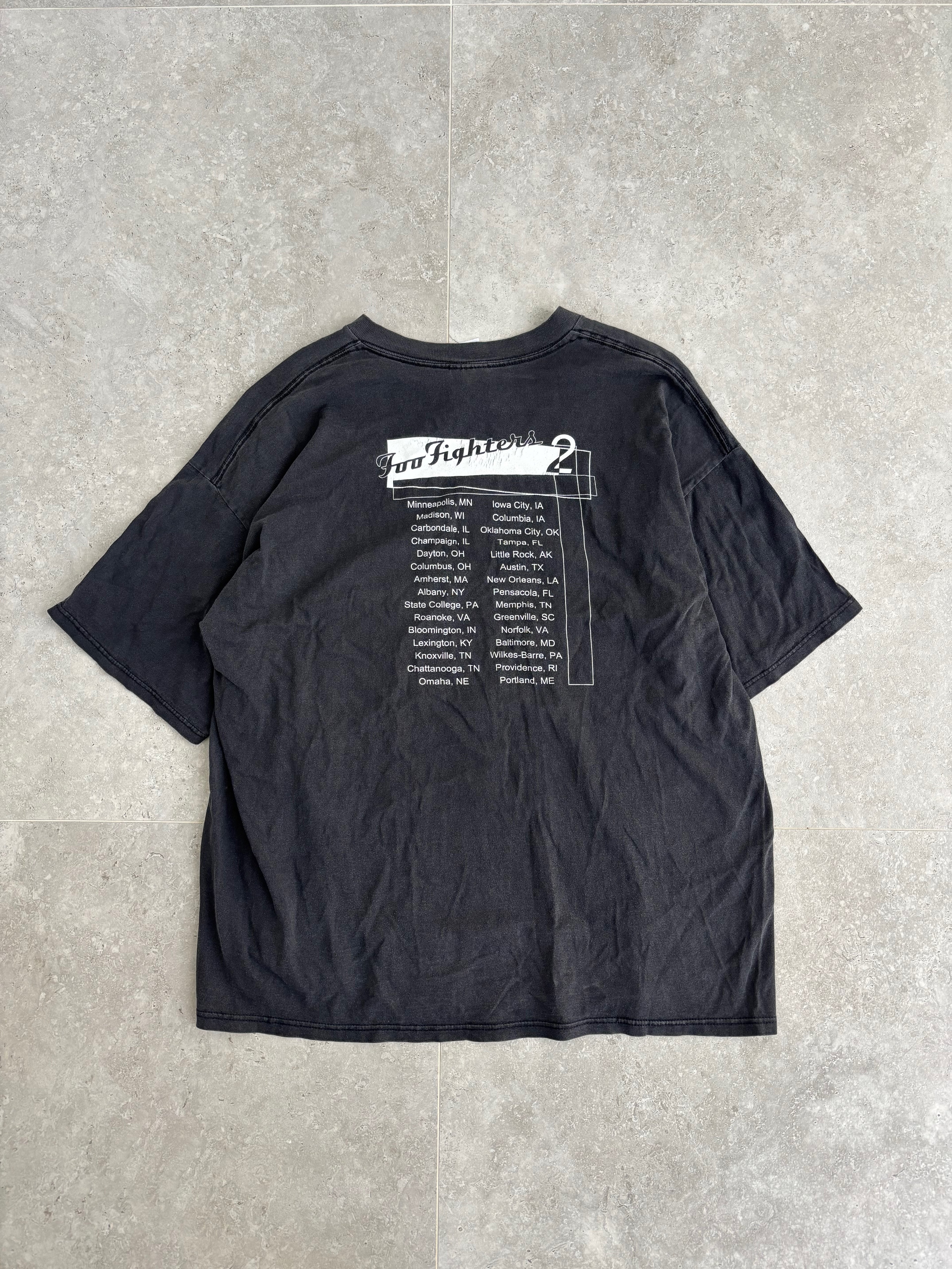 Vintage Year 2000 Foo Fighters concert T-shirt. Size 2XL.