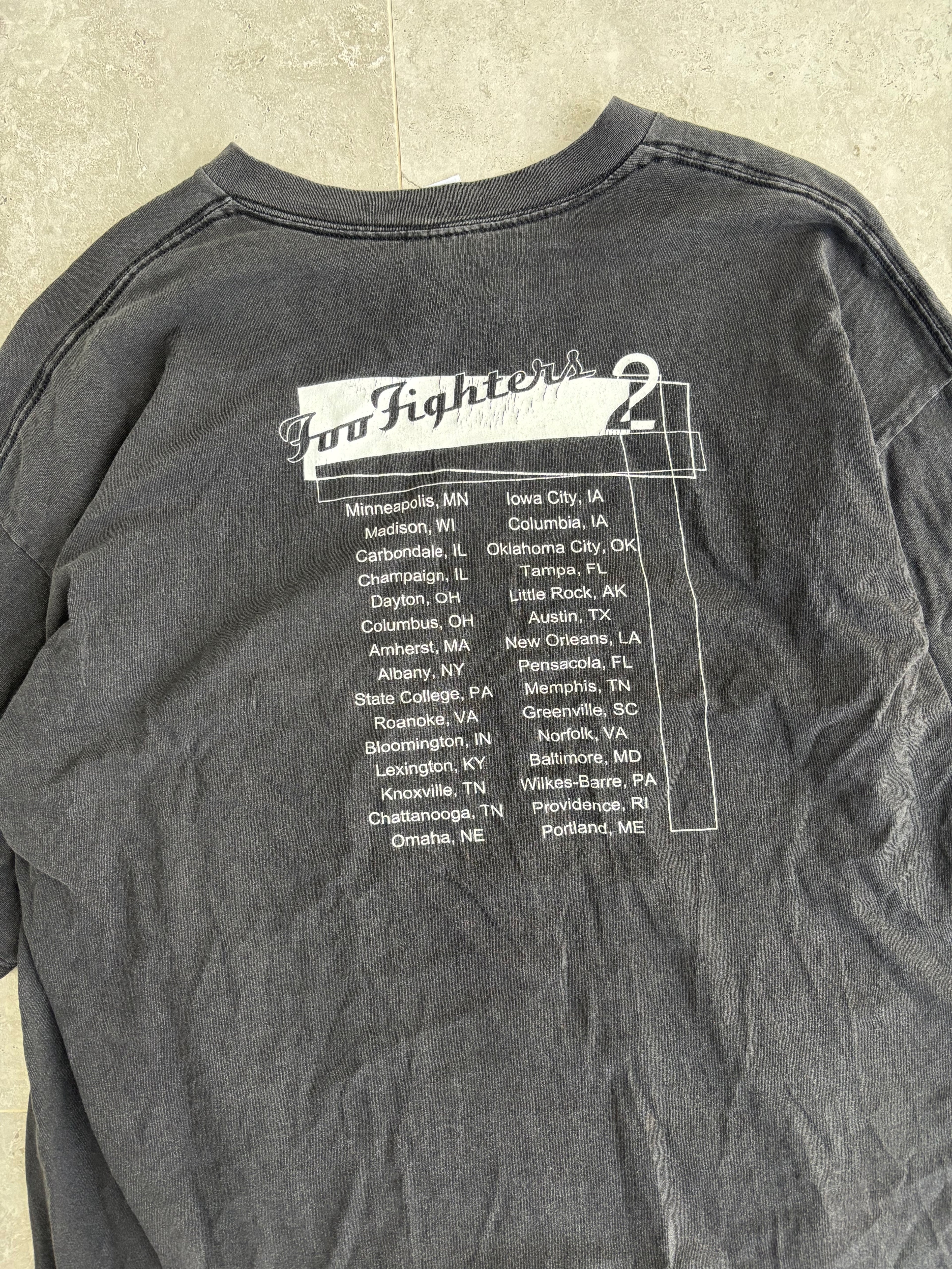 Vintage Year 2000 Foo Fighters concert T-shirt. Size 2XL.