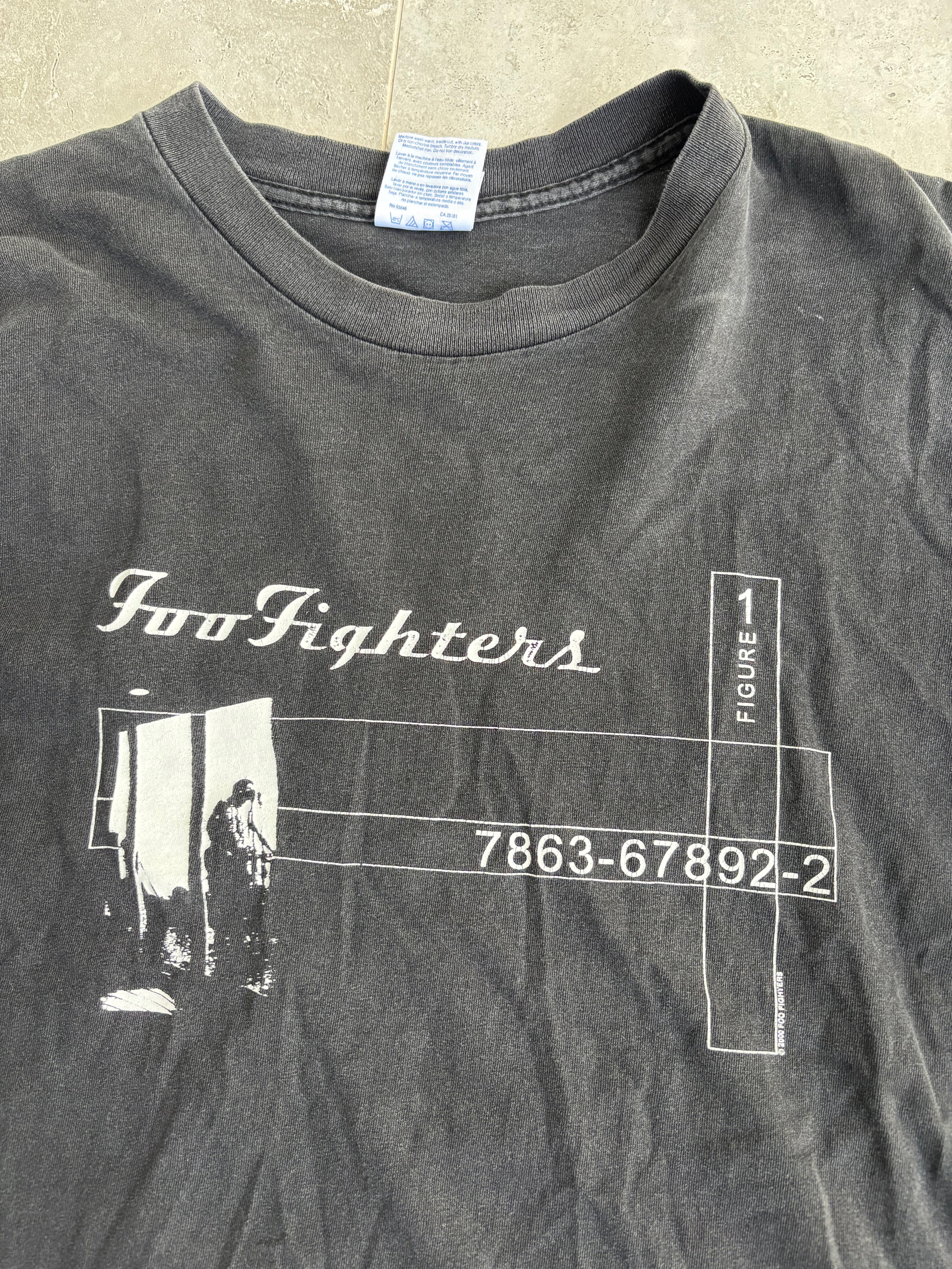 Vintage Year 2000 Foo Fighters concert T-shirt. Size 2XL.