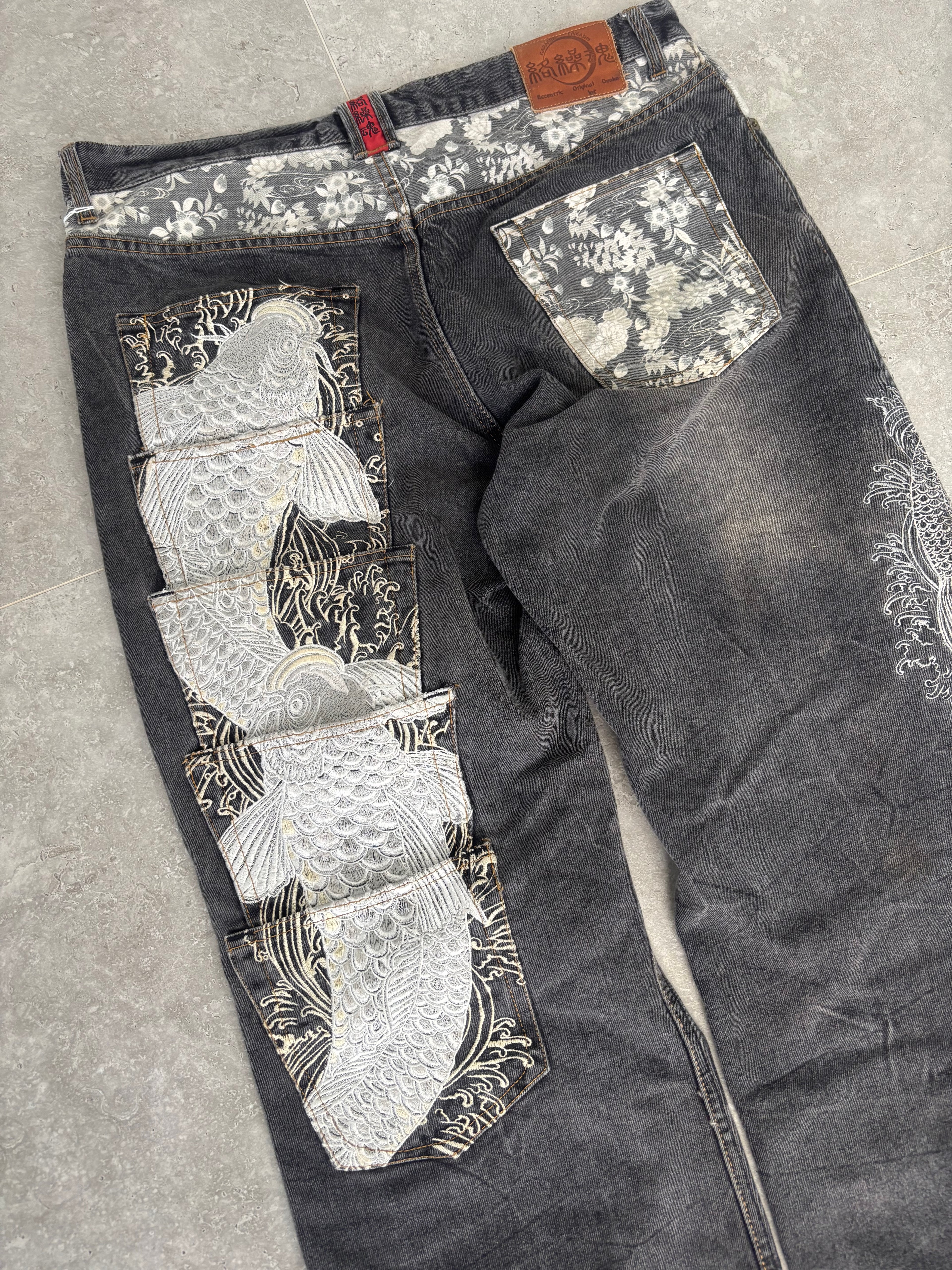 Karakuri Tamashii Koi 5 Pocket embroidery. Size 36–38.
