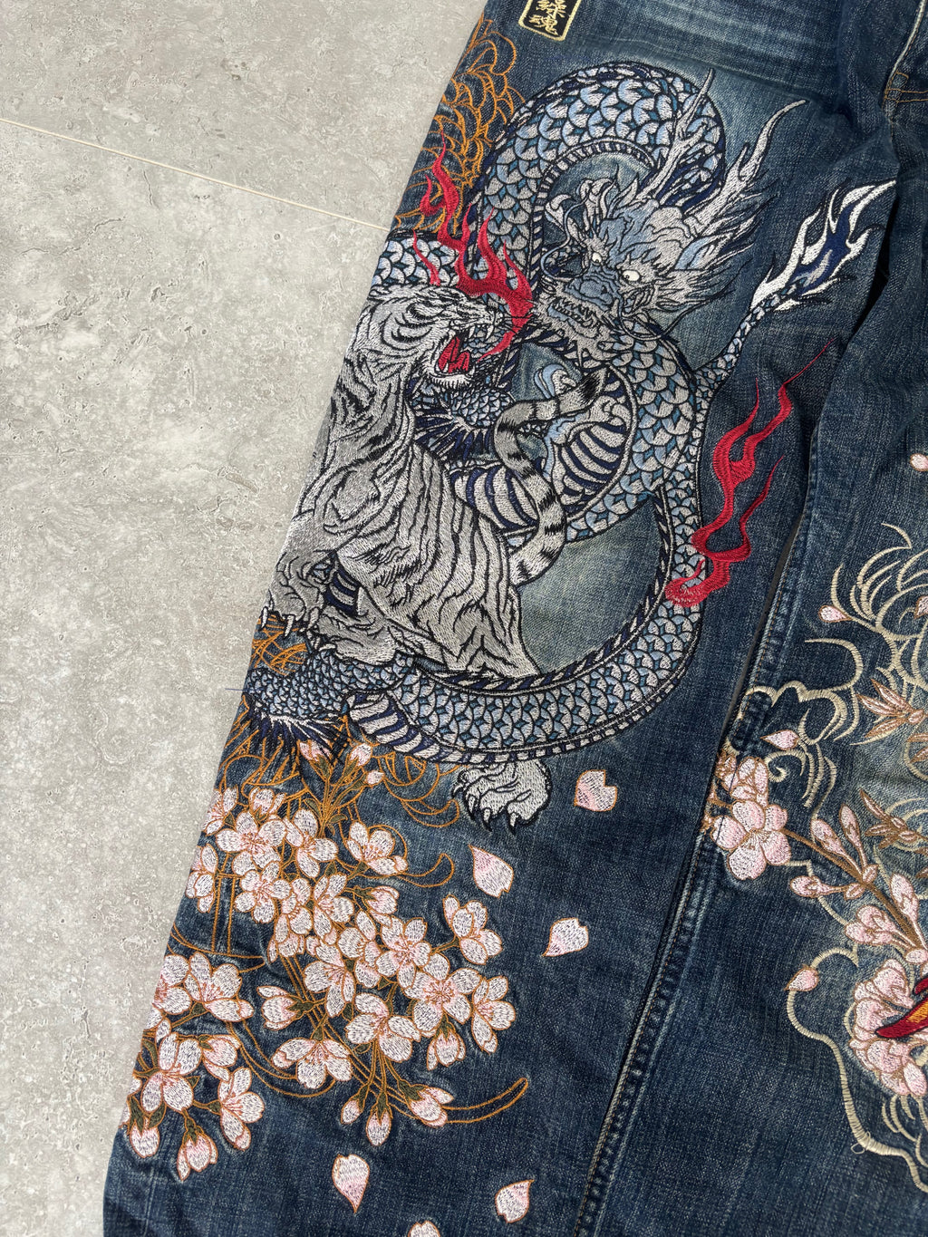 Karakuri Embroidered size 32-34