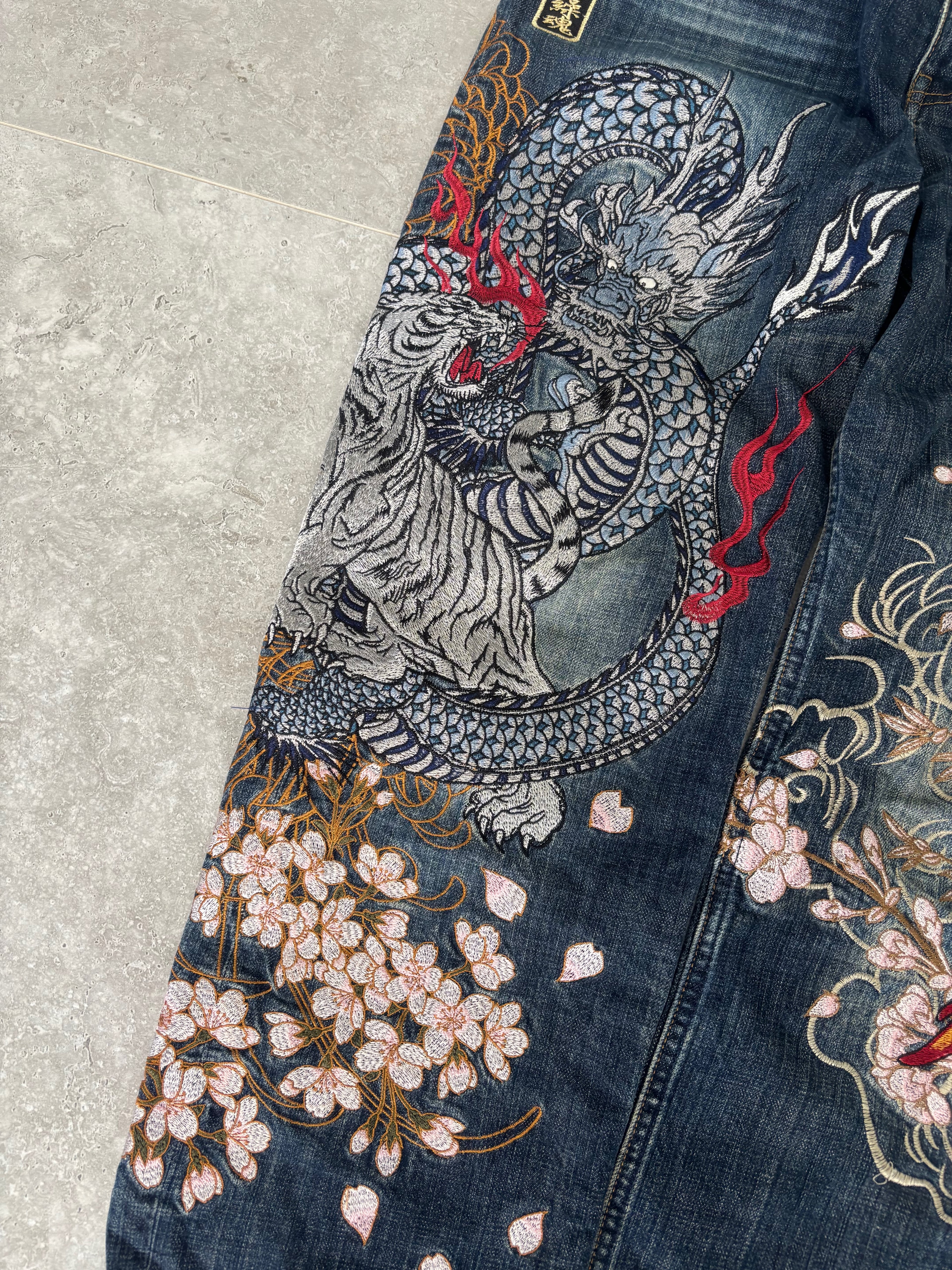 Karakuri Embroidered size 32-34