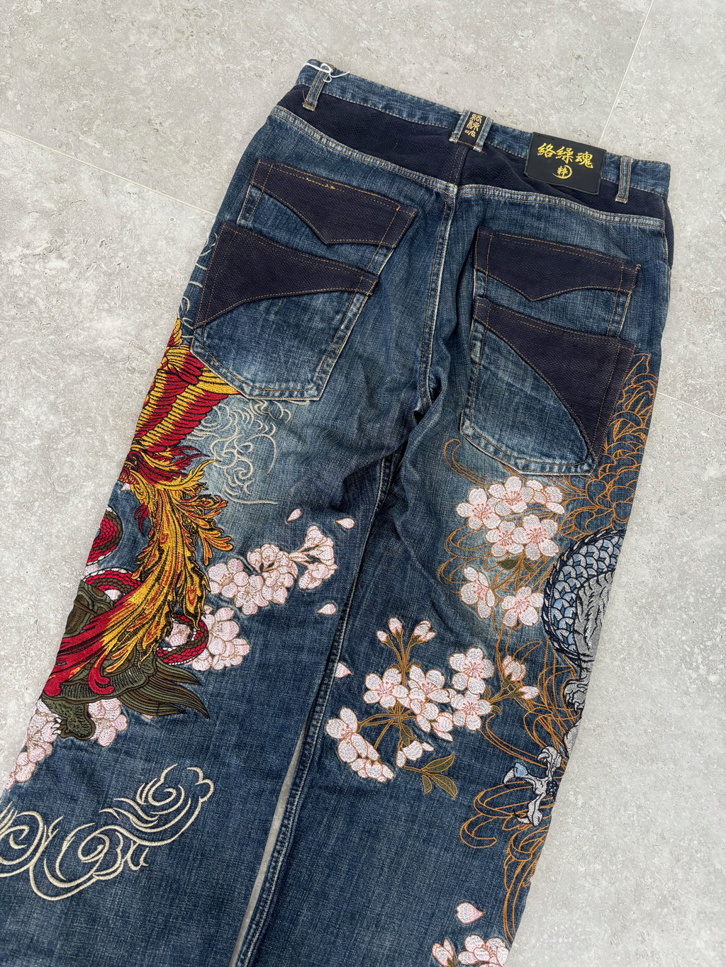 Karakuri Embroidered size 32-34