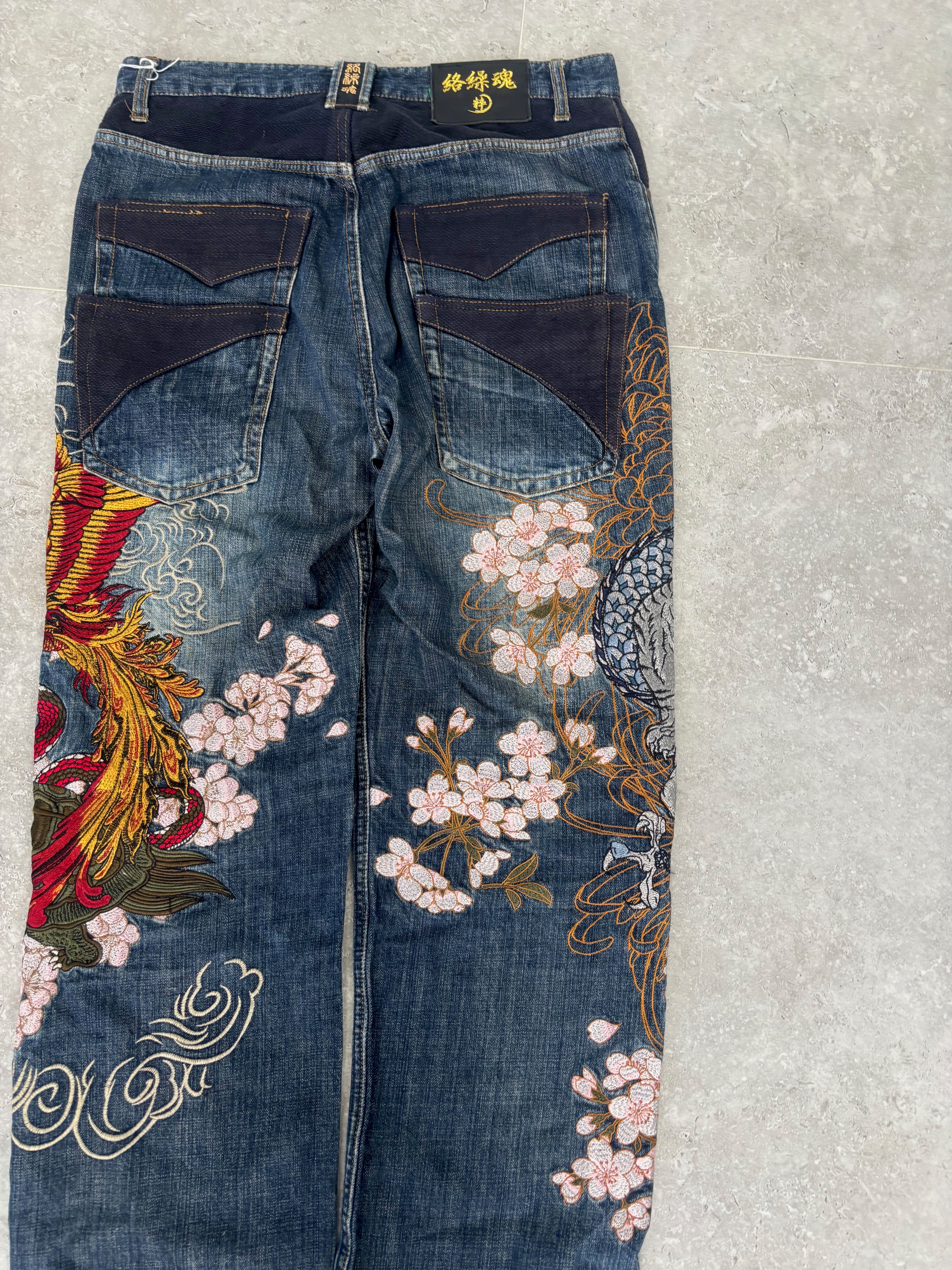 Karakuri Embroidered size 32-34
