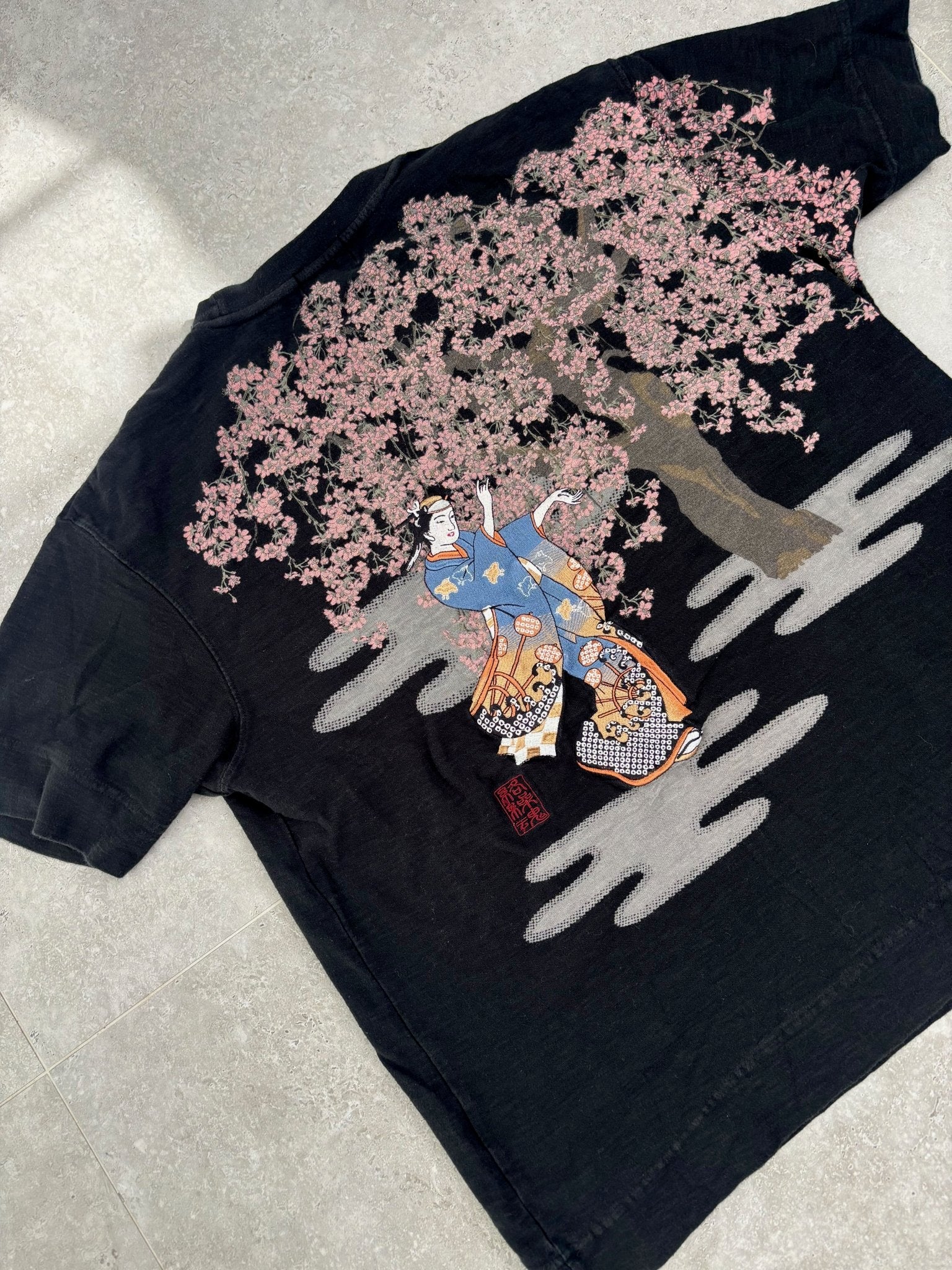 Karakuri Cherry Blossom TeeShirt M